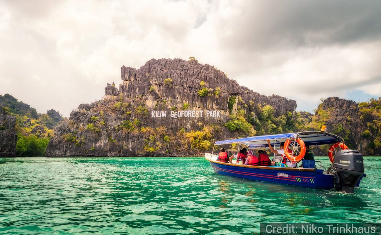 Malaysia 9-Day Tour Package with Luxury Hotels: See & Experience it ALL